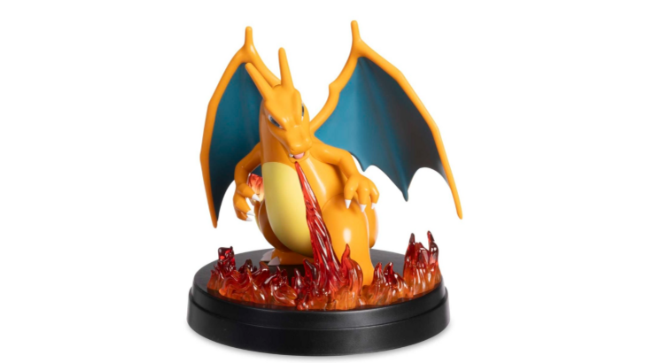Pokémon TCG Charizard -Statue, mit der Ihre bevorzugte Karte zur Vorbestellung angezeigt wird